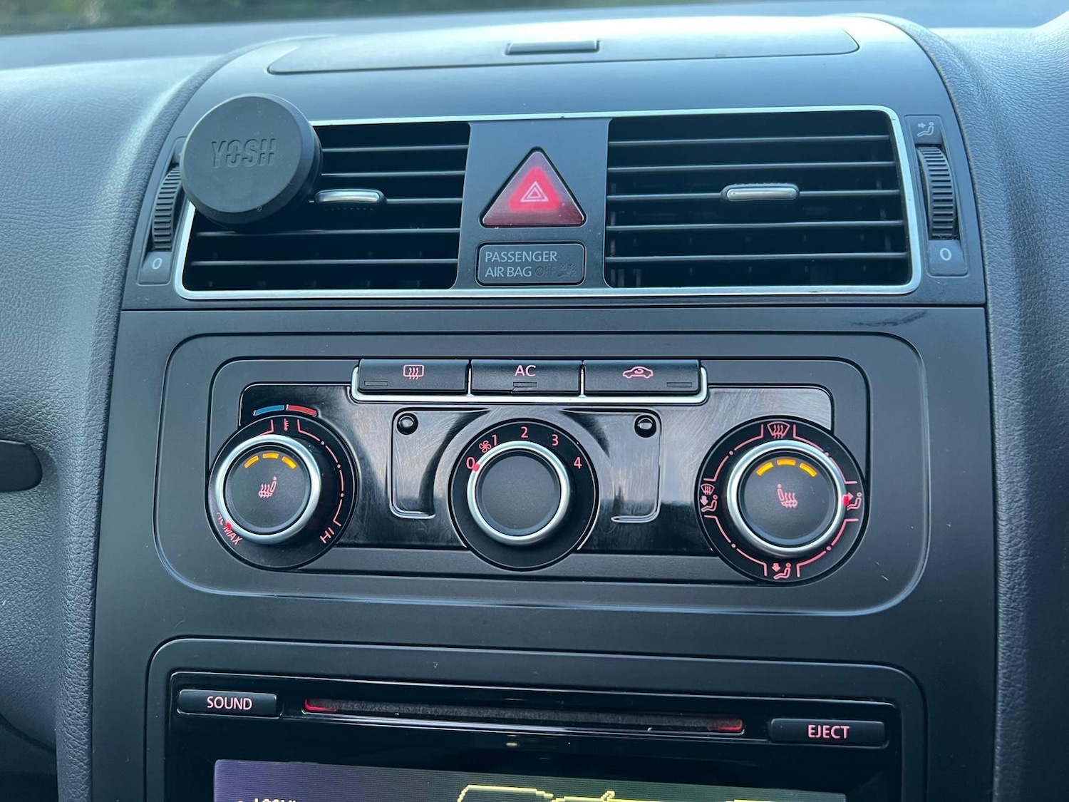 Used Volkswagen Touran 2011 for sale - 76382592: Photo 32