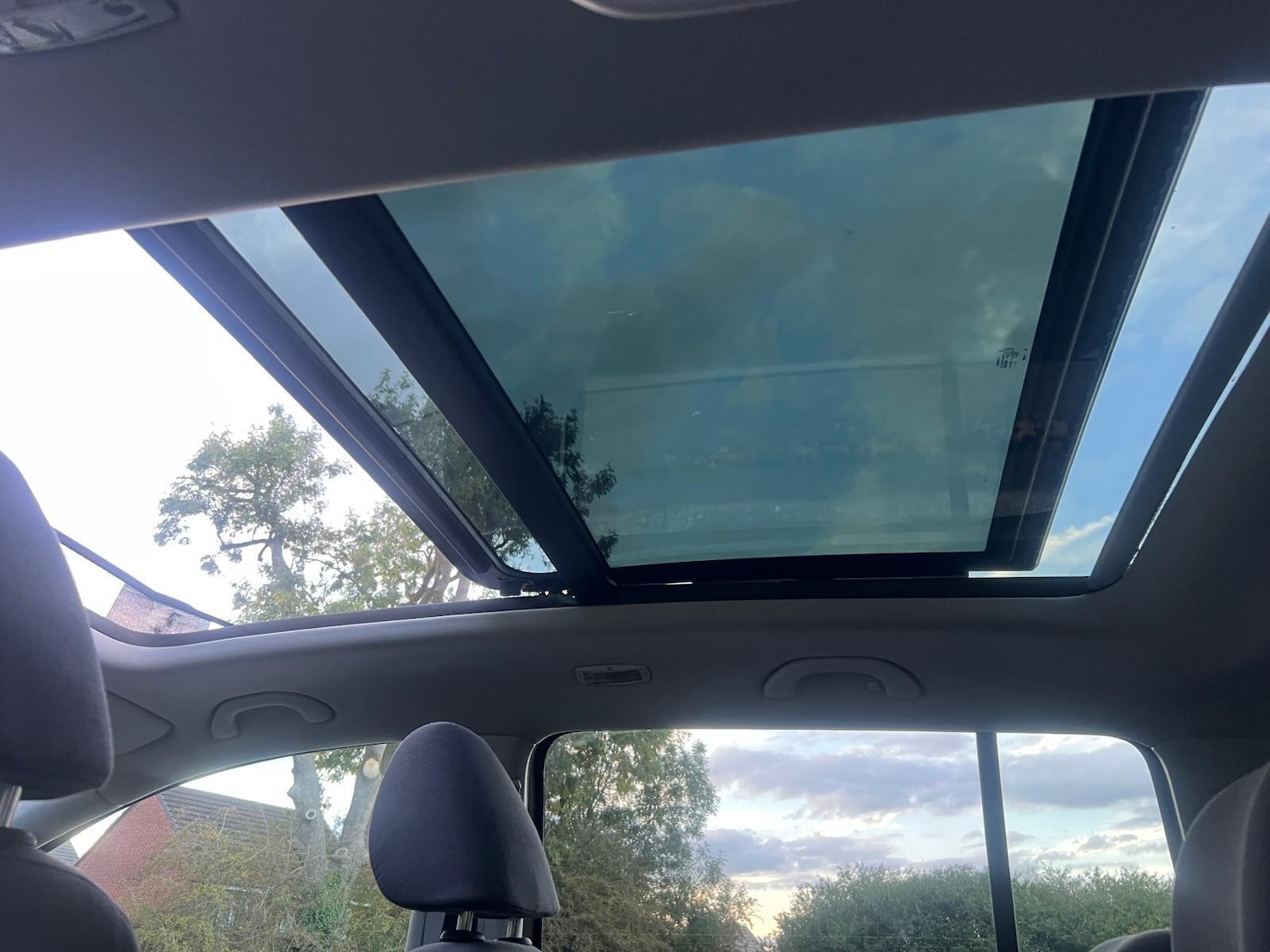 Used Volkswagen Touran 2011 for sale - 76382592: Photo 34