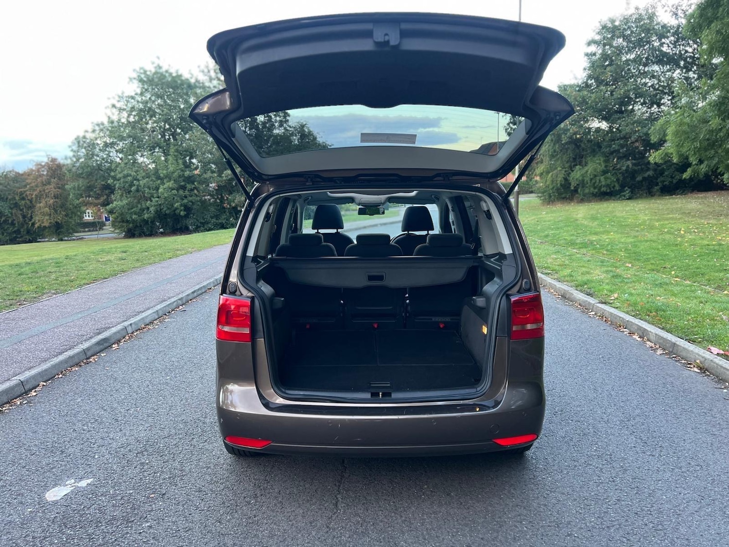 Used Volkswagen Touran 2011 for sale - 76382592: Photo 7