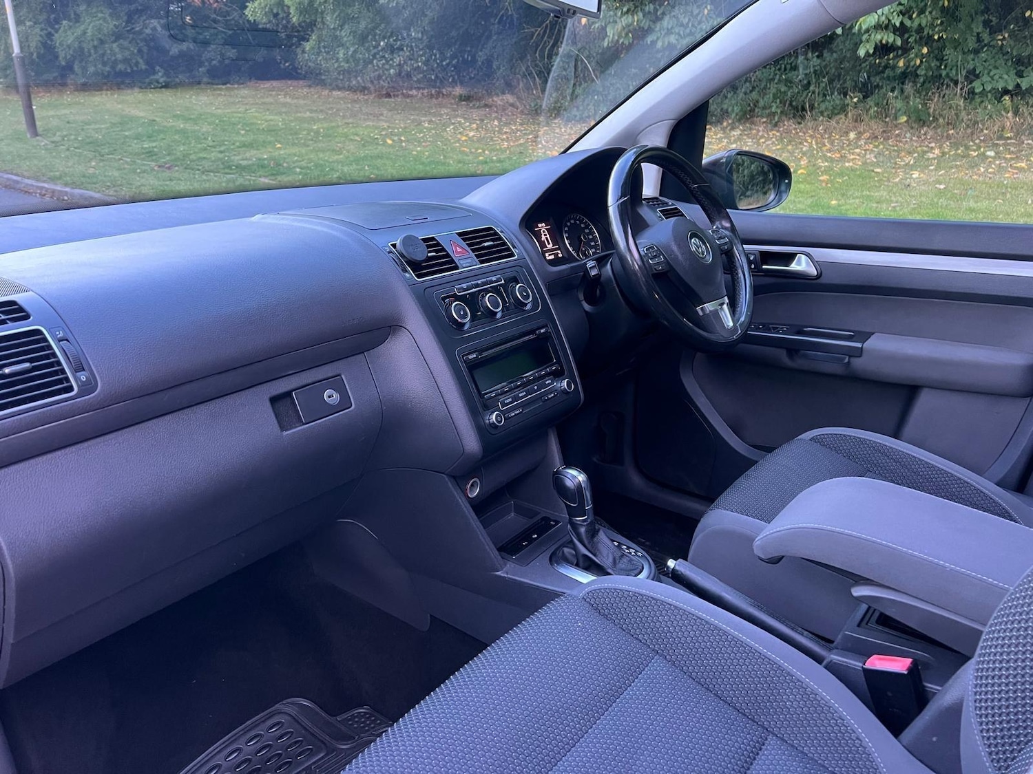 Used Volkswagen Touran 2011 for sale - 76382592: Photo 9