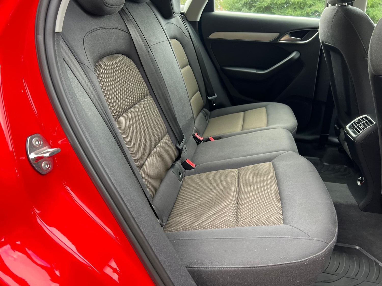 Used Audi Q3 2014 for sale - 76382599: Photo 14