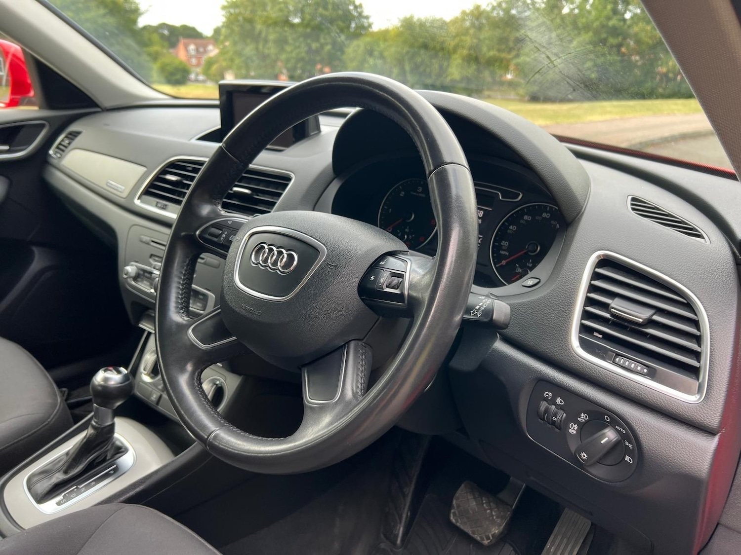 Used Audi Q3 2014 for sale - 76382599: Photo 15