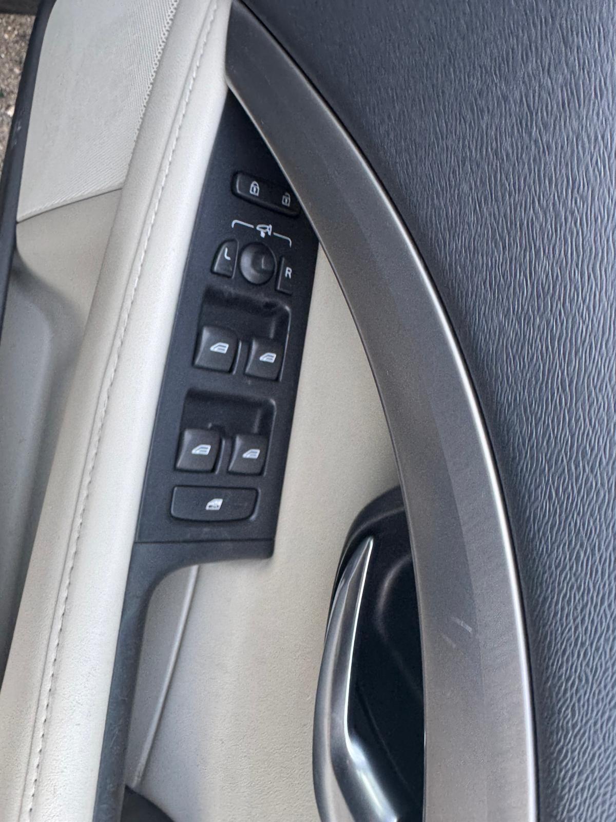 Used Volvo V70 2011 for sale - 77081910: Photo 24