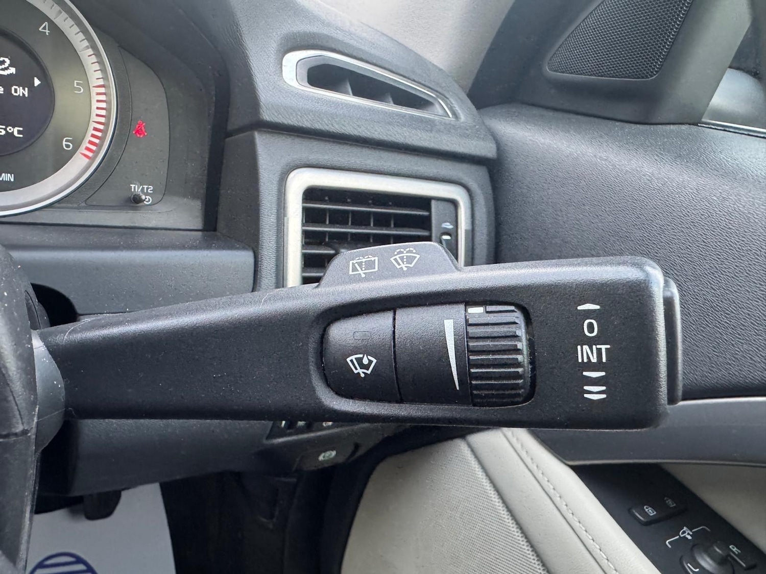 Used Volvo V70 2011 for sale - 77081910: Photo 27