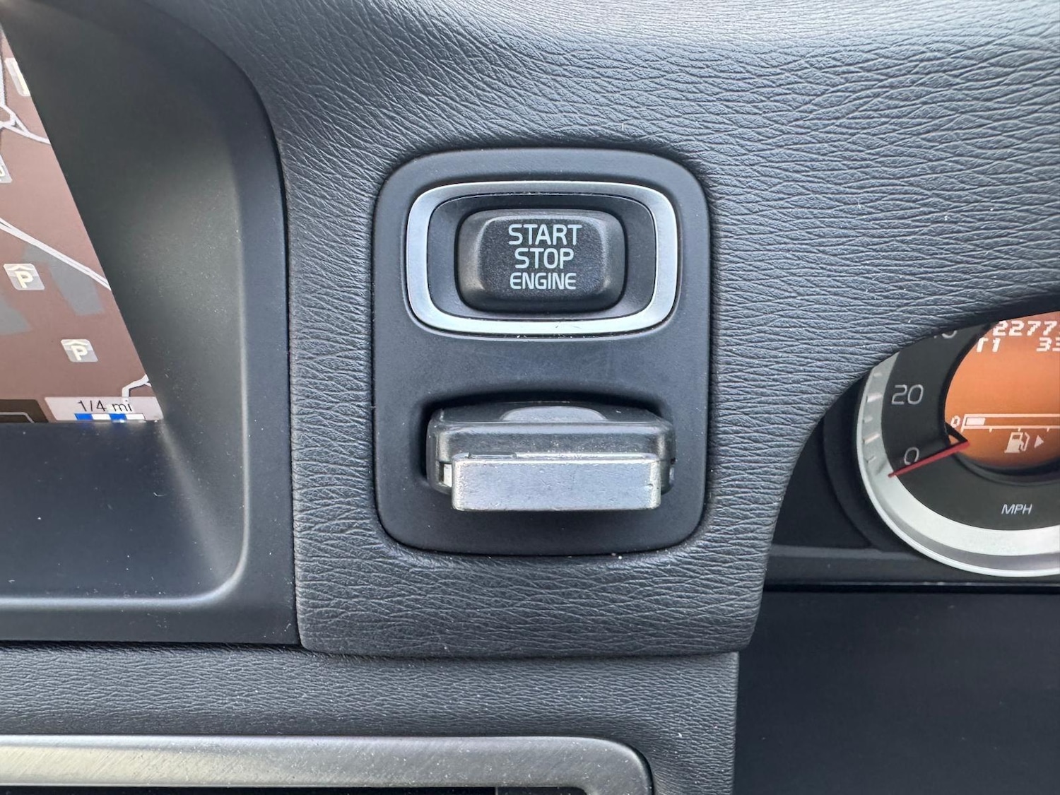 Used Volvo V70 2011 for sale - 77081910: Photo 28