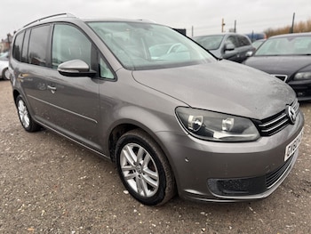 Used Volkswagen Touran 2011 for sale - 77684308: Photo