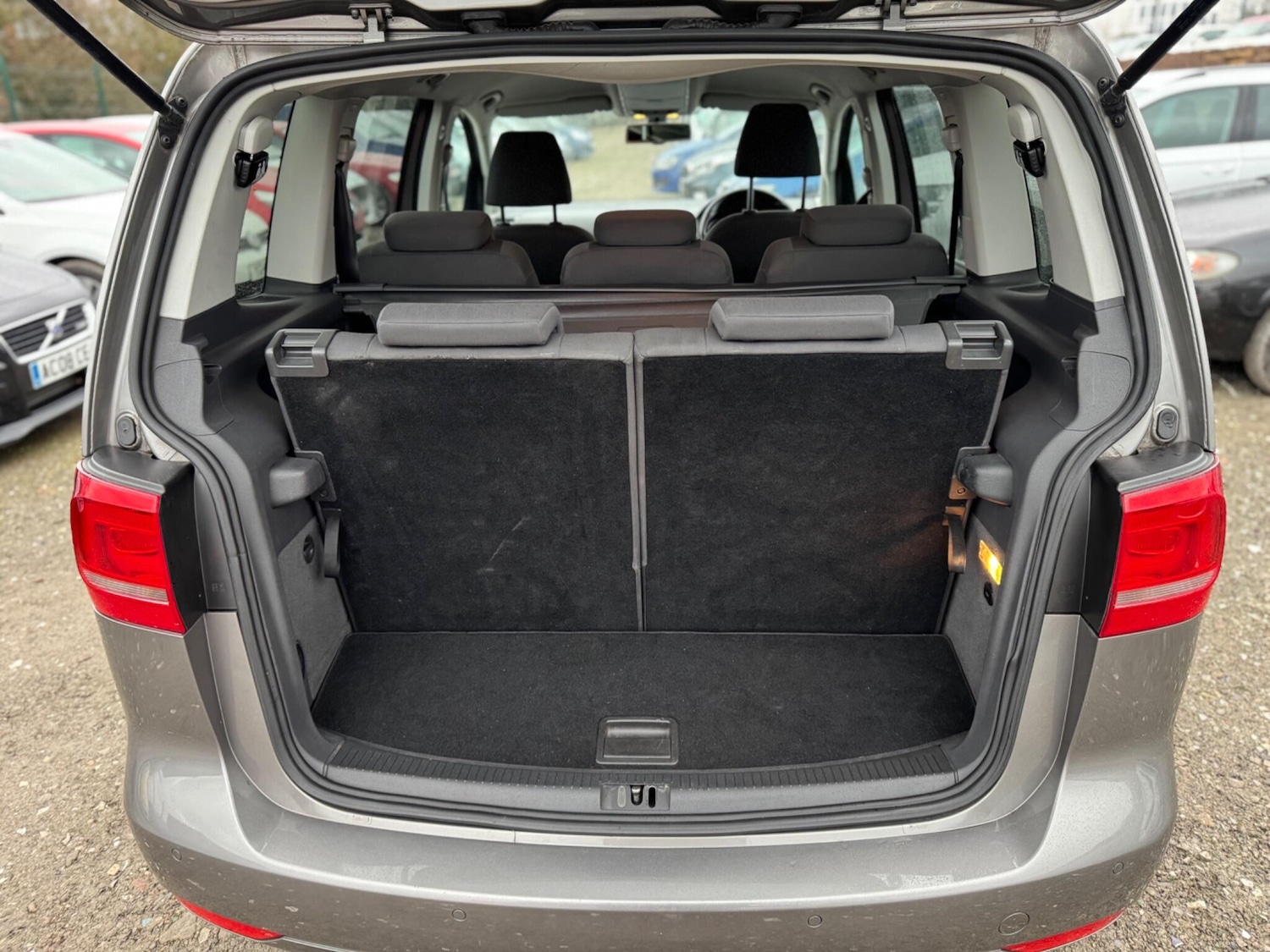 Used Volkswagen Touran 2011 for sale - 77684308: Photo 6