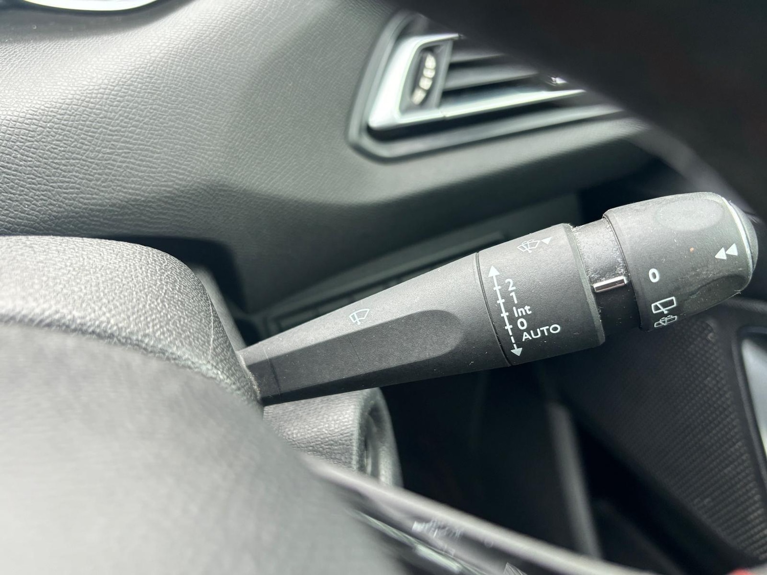 Used Peugeot 308 2017 for sale - 76887409: Photo 30