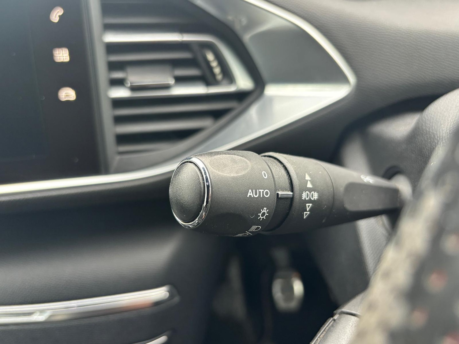 Used Peugeot 308 2017 for sale - 76887409: Photo 32