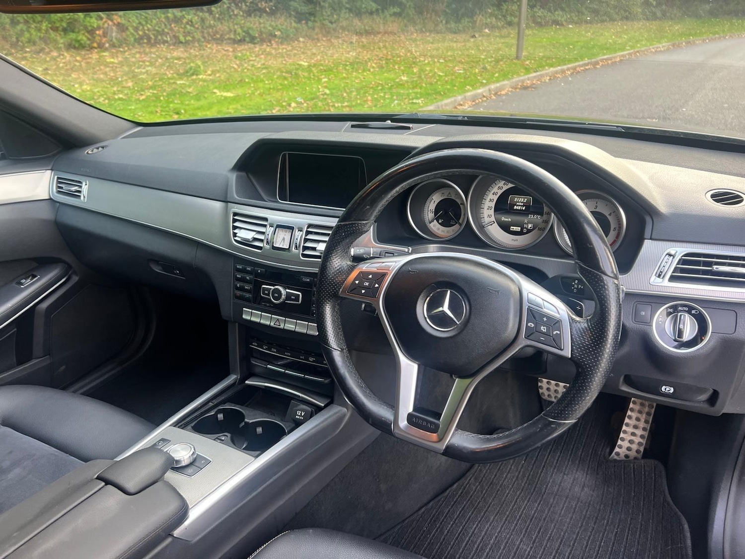 Used Mercedes-Benz E Class 2013 for sale - 76382579: Photo 16