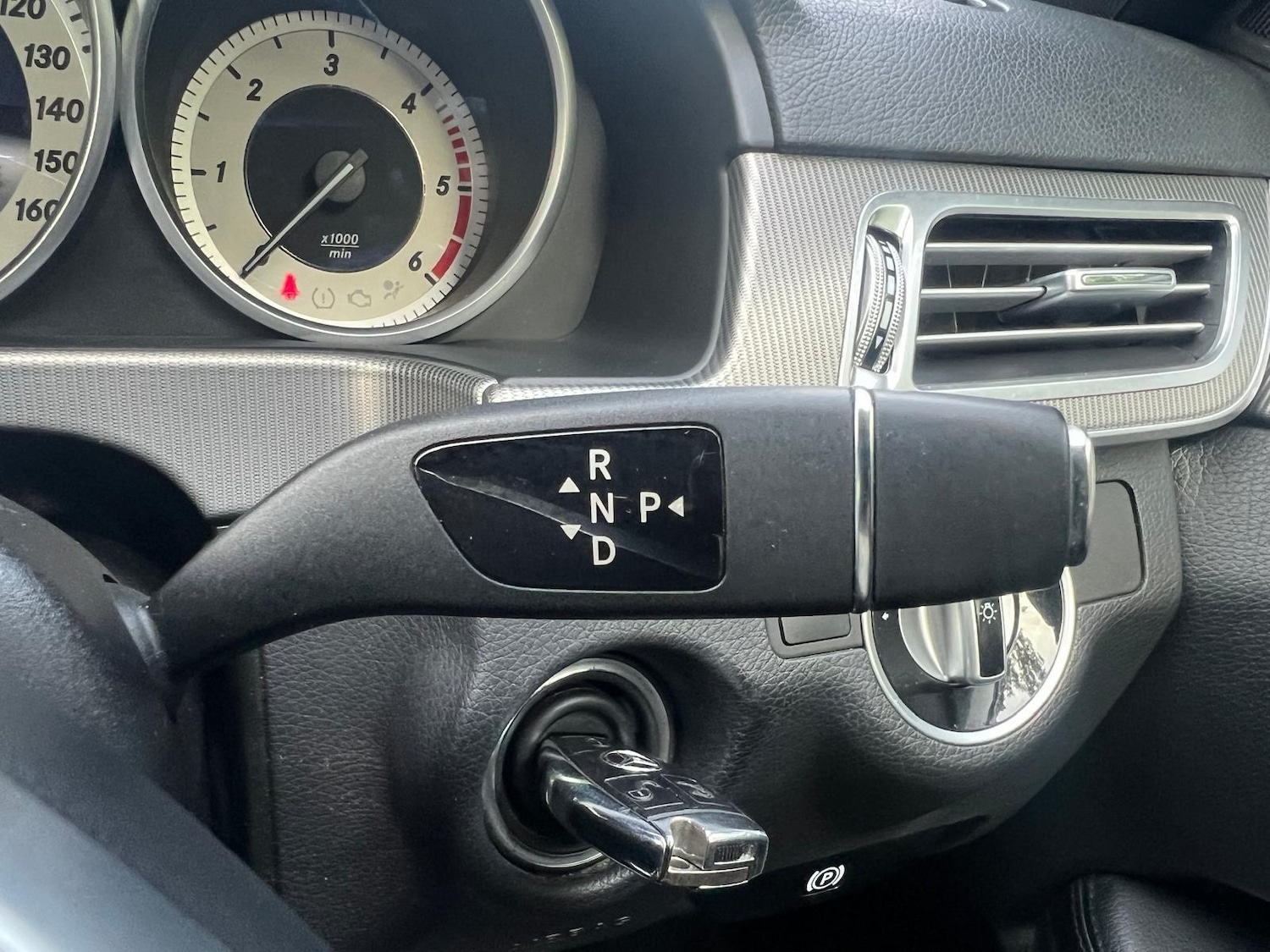 Used Mercedes-Benz E Class 2013 for sale - 76382579: Photo 26