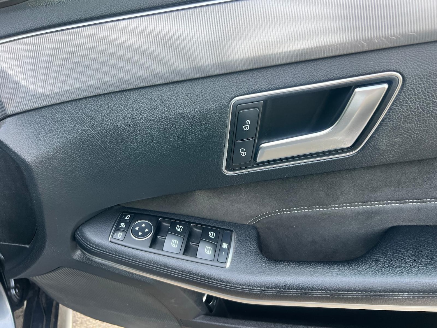 Used Mercedes-Benz E Class 2013 for sale - 76382579: Photo 27