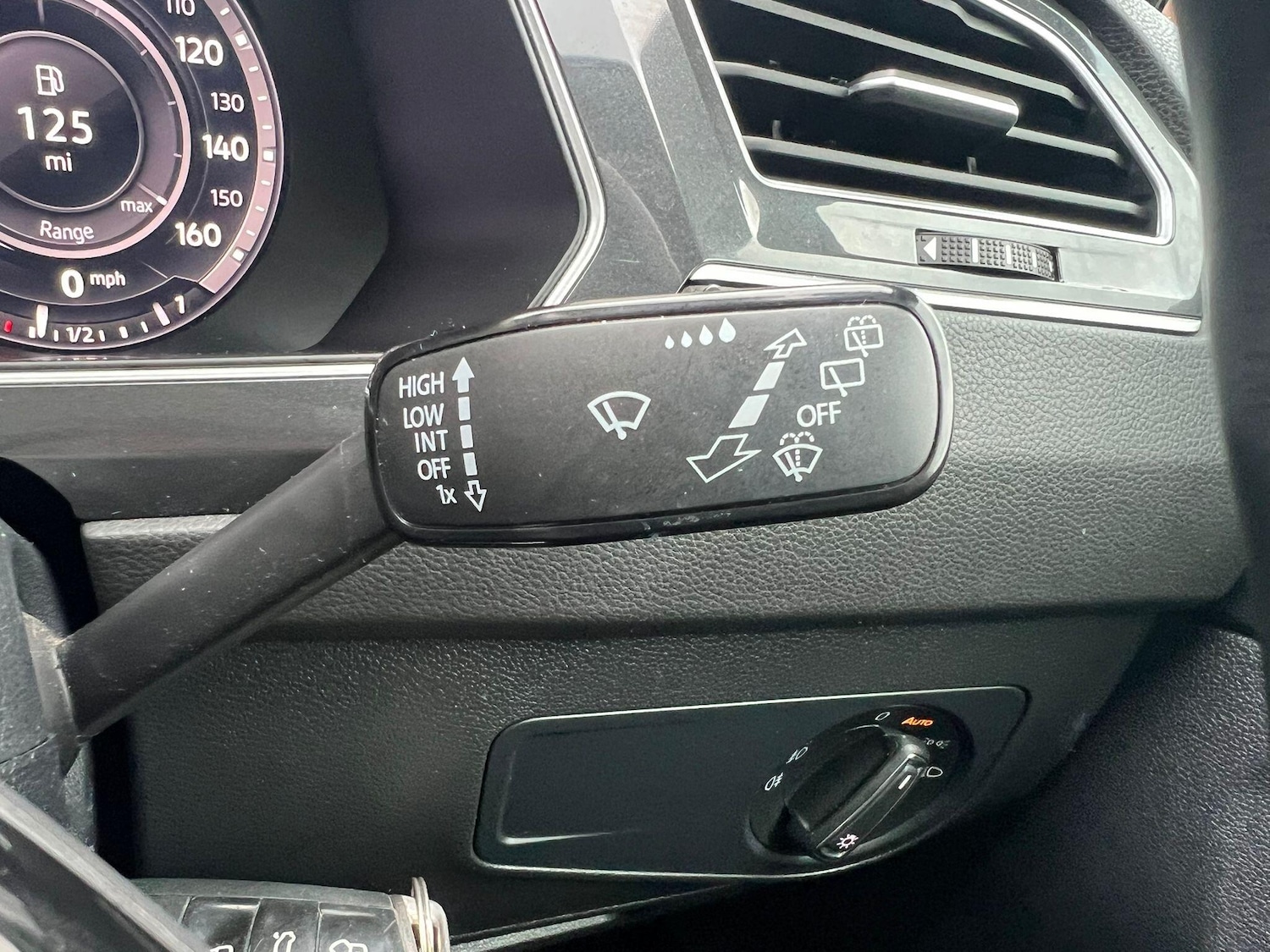 Used Volkswagen Tiguan 2018 for sale - 77315309: Photo 32