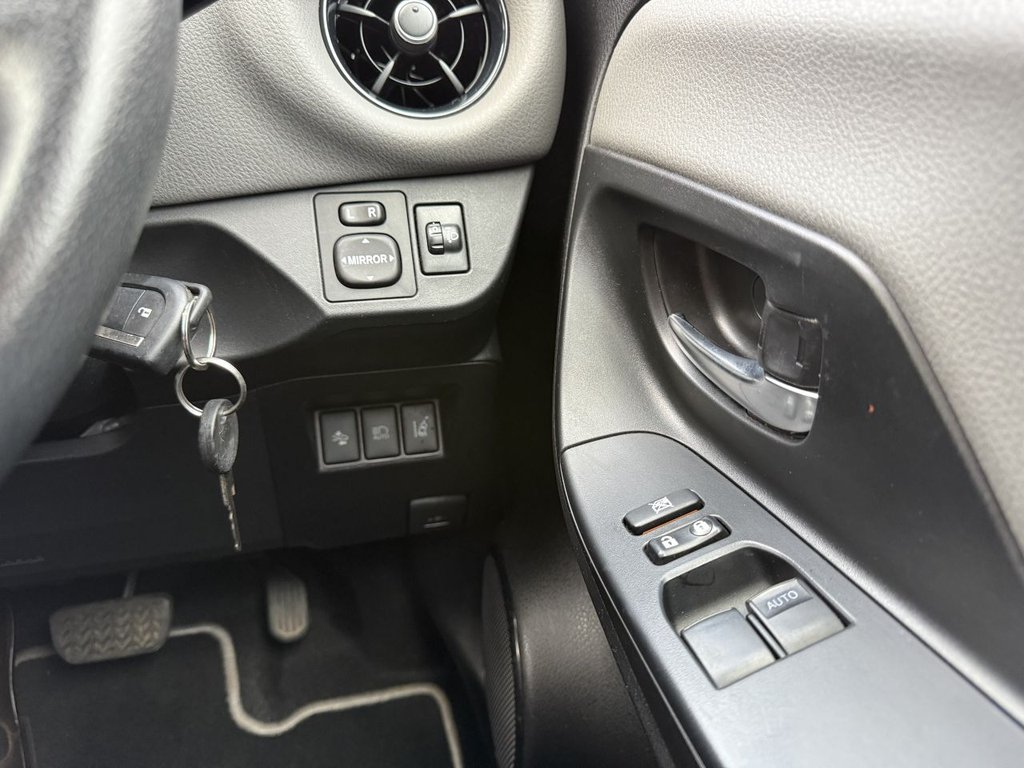 Used Toyota Yaris 2017 for sale - 76496347: Photo 32