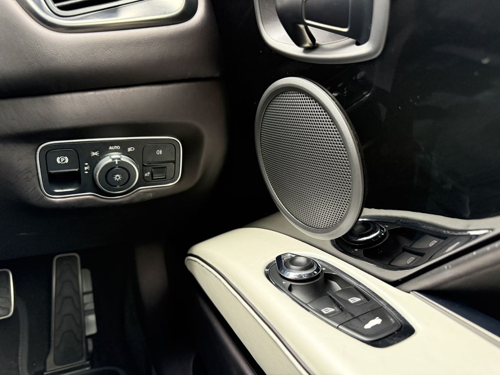 Used Aston Martin DBS 2022 for sale - 77614243: Photo 29