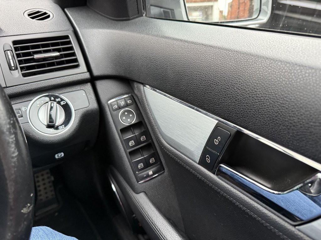 Used Mercedes-Benz C Class 2010 for sale - 76406309: Photo 9