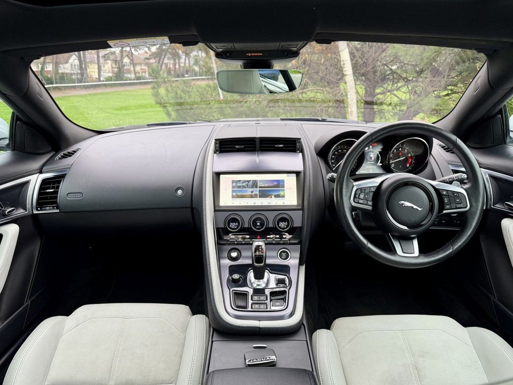 Used Jaguar F-Type 2018 for sale - 76509903: Photo 10