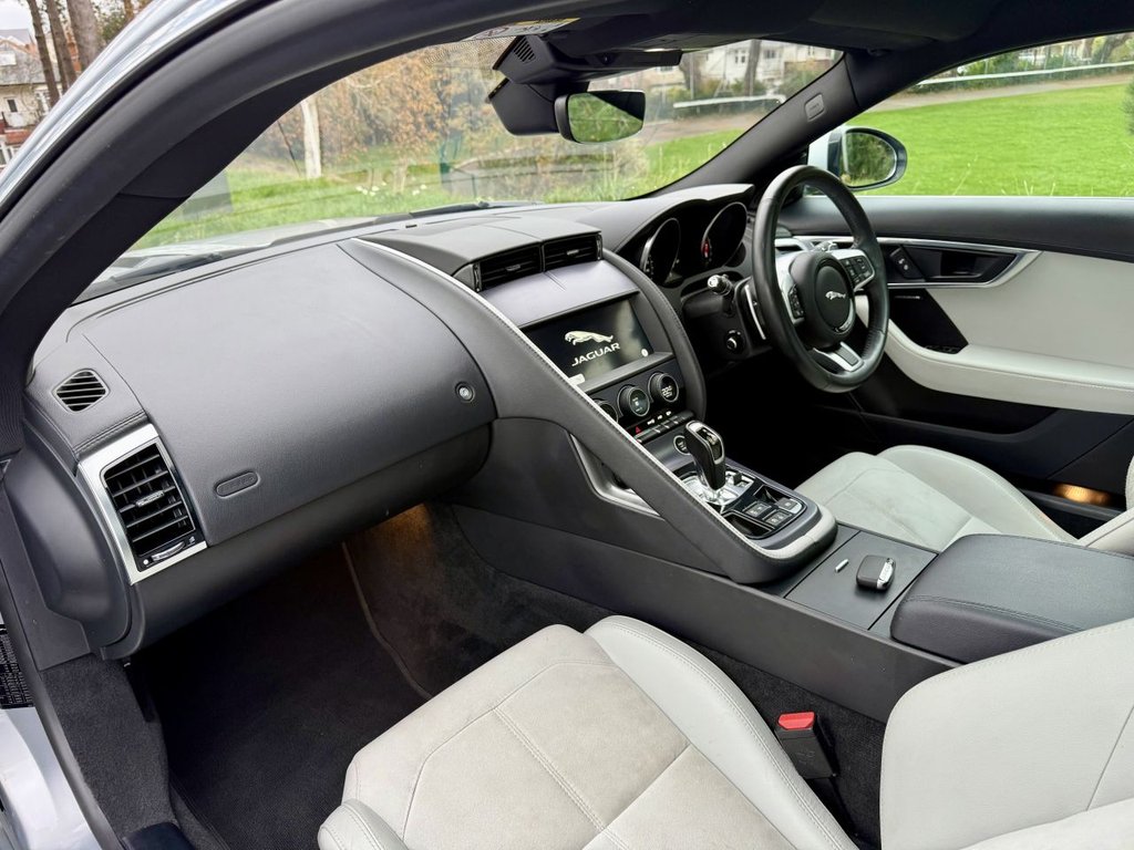 Used Jaguar F-Type 2018 for sale - 76509903: Photo 11