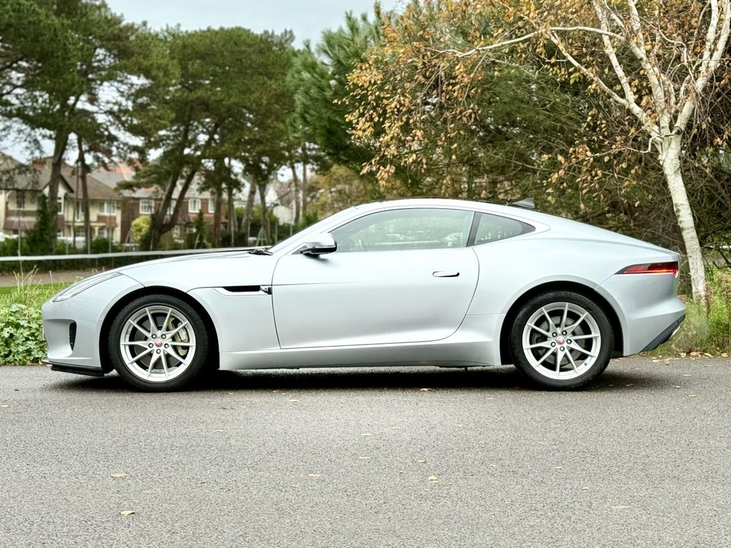 Used Jaguar F-Type 2018 for sale - 76509903: Photo 6