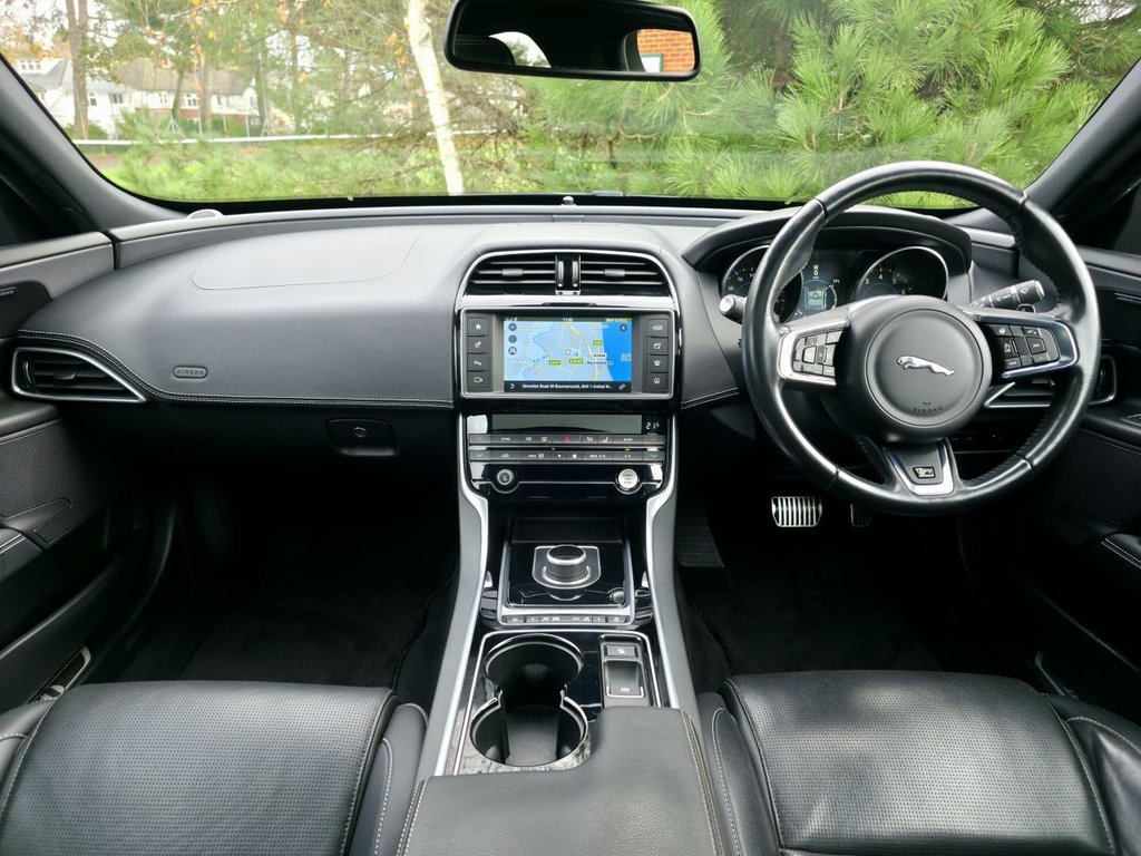 Used Jaguar XE 2016 for sale - 76590723: Photo 11