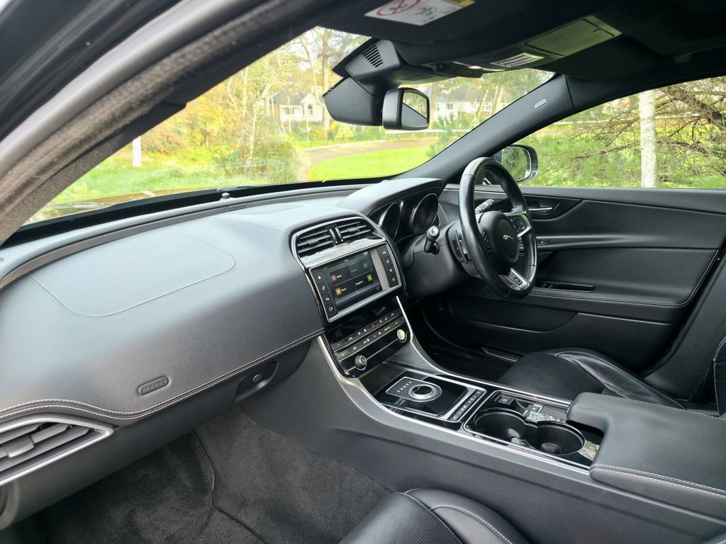 Used Jaguar XE 2016 for sale - 76590723: Photo 12