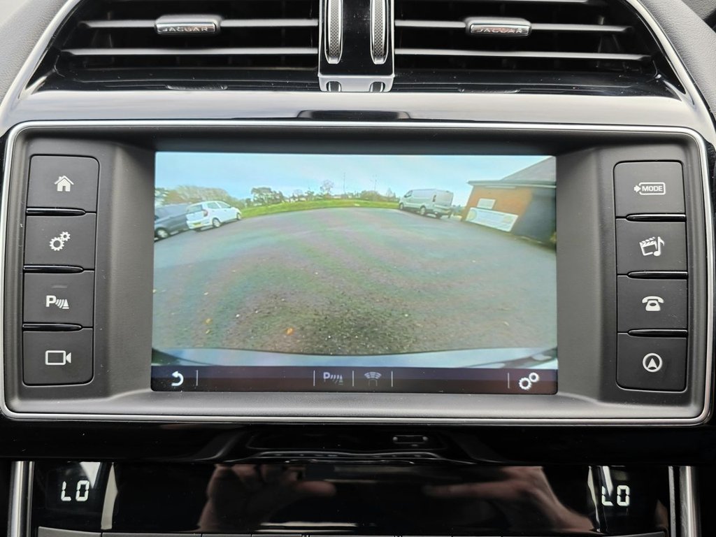 Used Jaguar XE 2016 for sale - 76590723: Photo 17