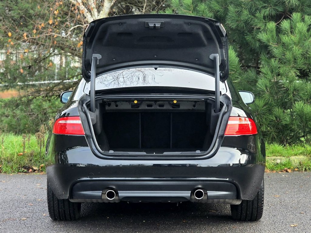 Used Jaguar XE 2016 for sale - 76590723: Photo 28