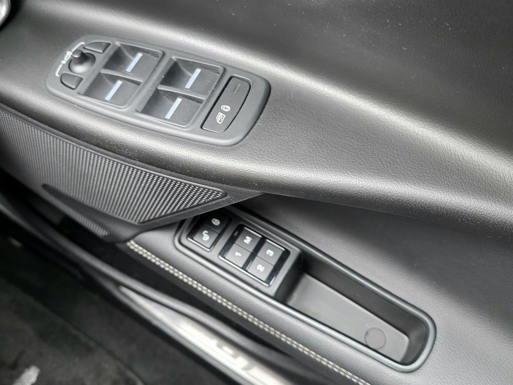 Used Jaguar XE 2016 for sale - 76590723: Photo 38