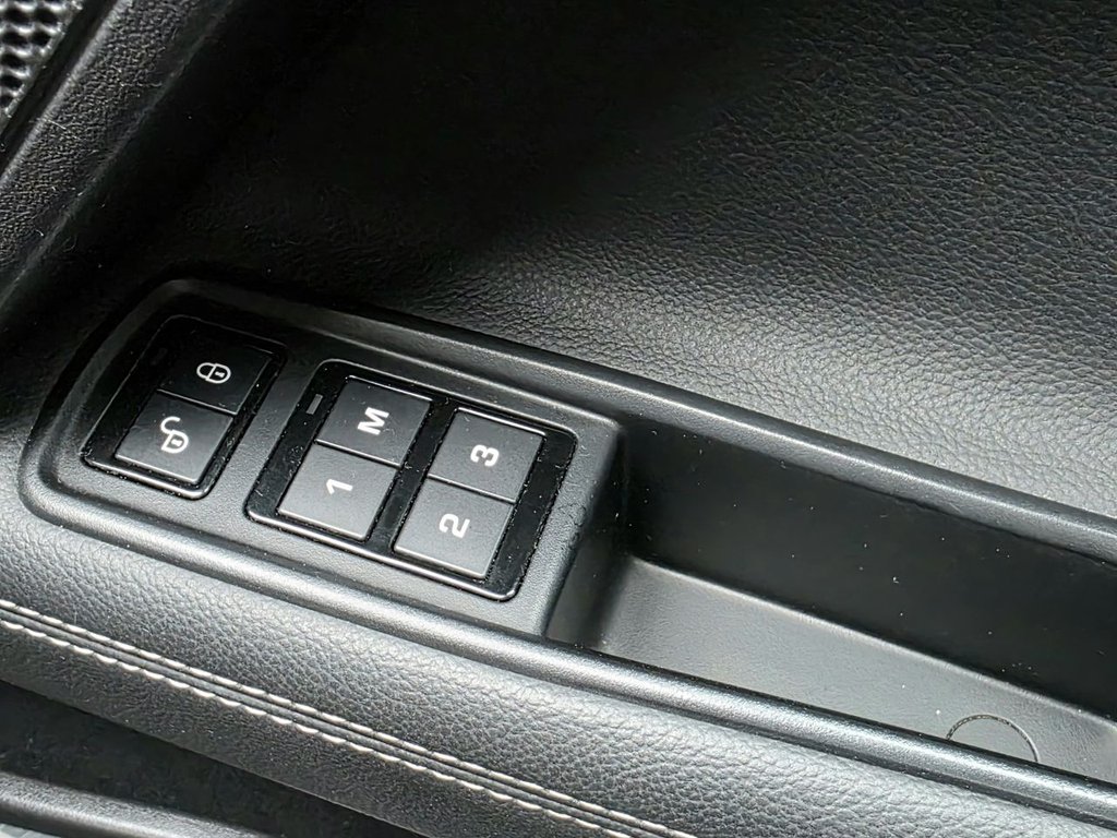 Used Jaguar XE 2016 for sale - 76590723: Photo 39