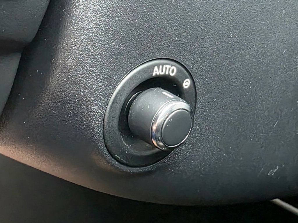 Used Jaguar XE 2016 for sale - 76590723: Photo 41