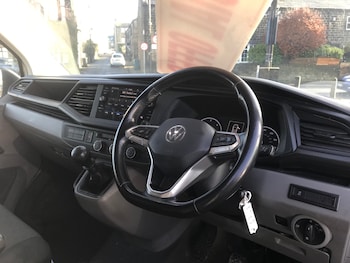 Used Volkswagen Transporter 2021 for sale - 77350177: Photo