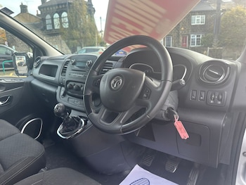 Used Vauxhall Vivaro 2017 for sale - 76272837: Photo