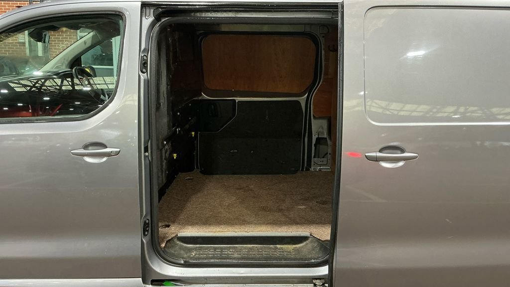 Used Vauxhall Vivaro 2019 for sale - 77275926: Photo 7