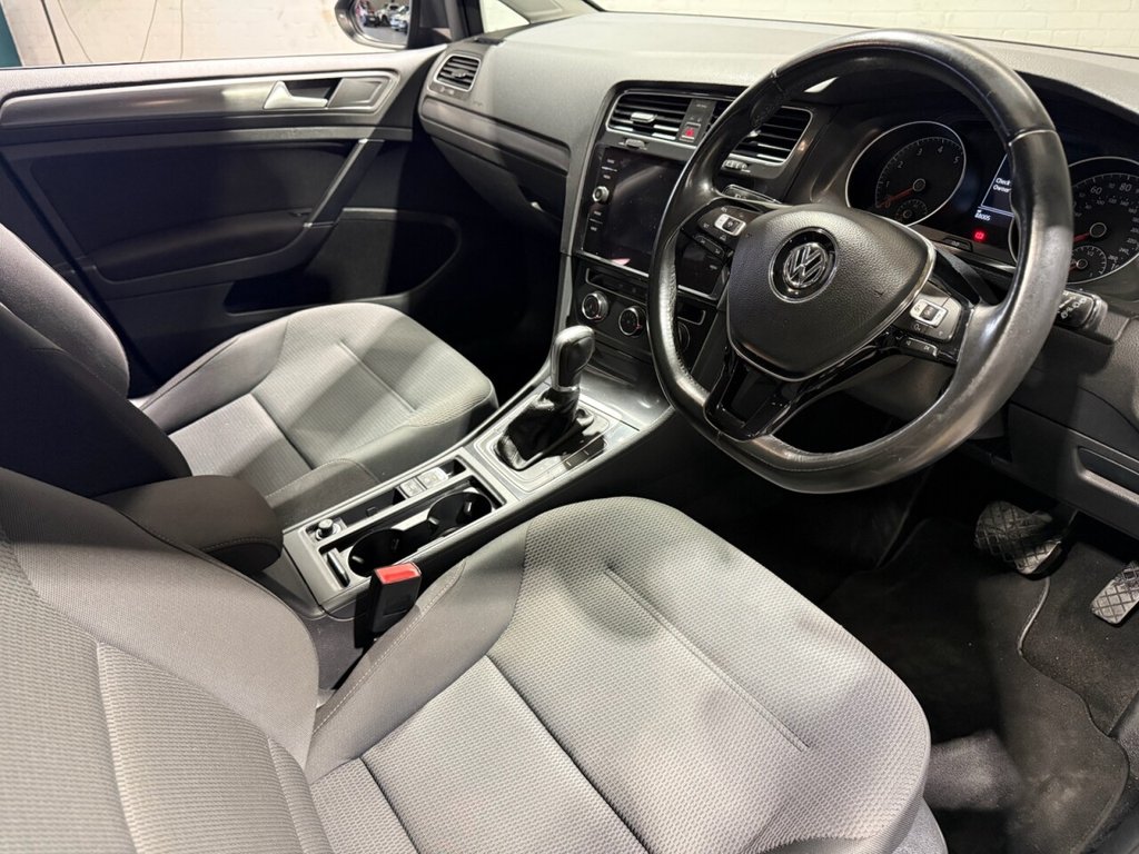 Used Volkswagen Golf 2017 for sale - 76973169: Photo 3