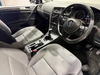 Used Volkswagen Golf 2017 for sale - 76973169: Photo