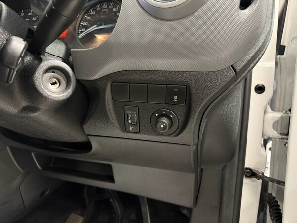 Used Peugeot Partner 2017 for sale - 74904064: Photo 28