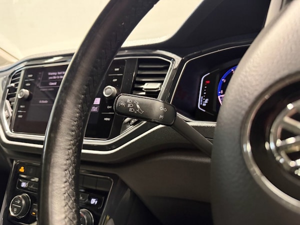 Used Volkswagen T-Roc 2018 for sale - 76105537: Photo 31
