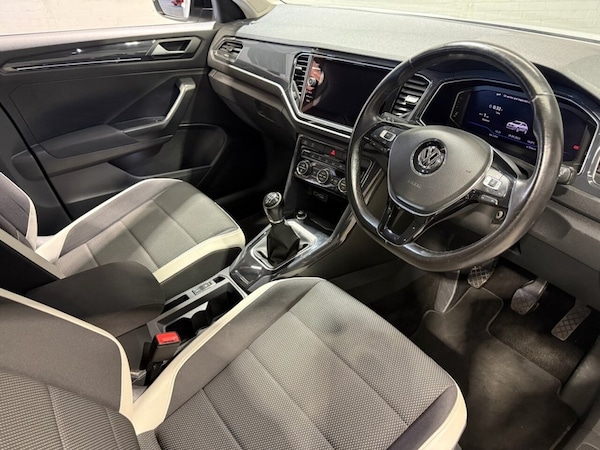 Used Volkswagen T-Roc 2018 for sale - 76105537: Photo 3