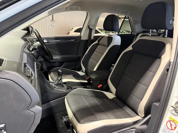 Used Volkswagen T-Roc 2018 for sale - 76105537: Photo 5