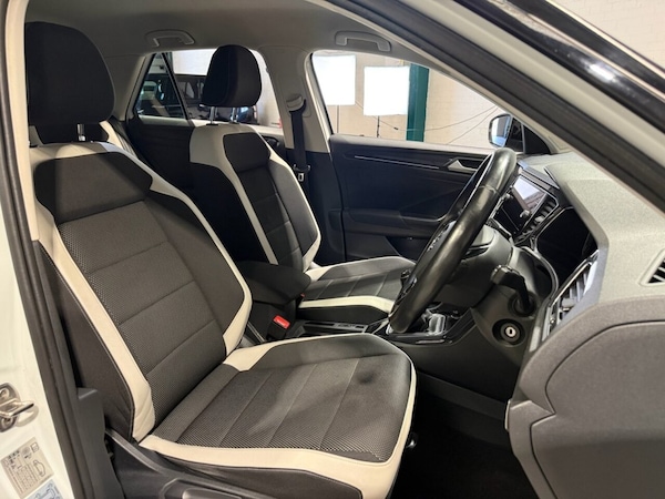 Used Volkswagen T-Roc 2018 for sale - 76105537: Photo 6
