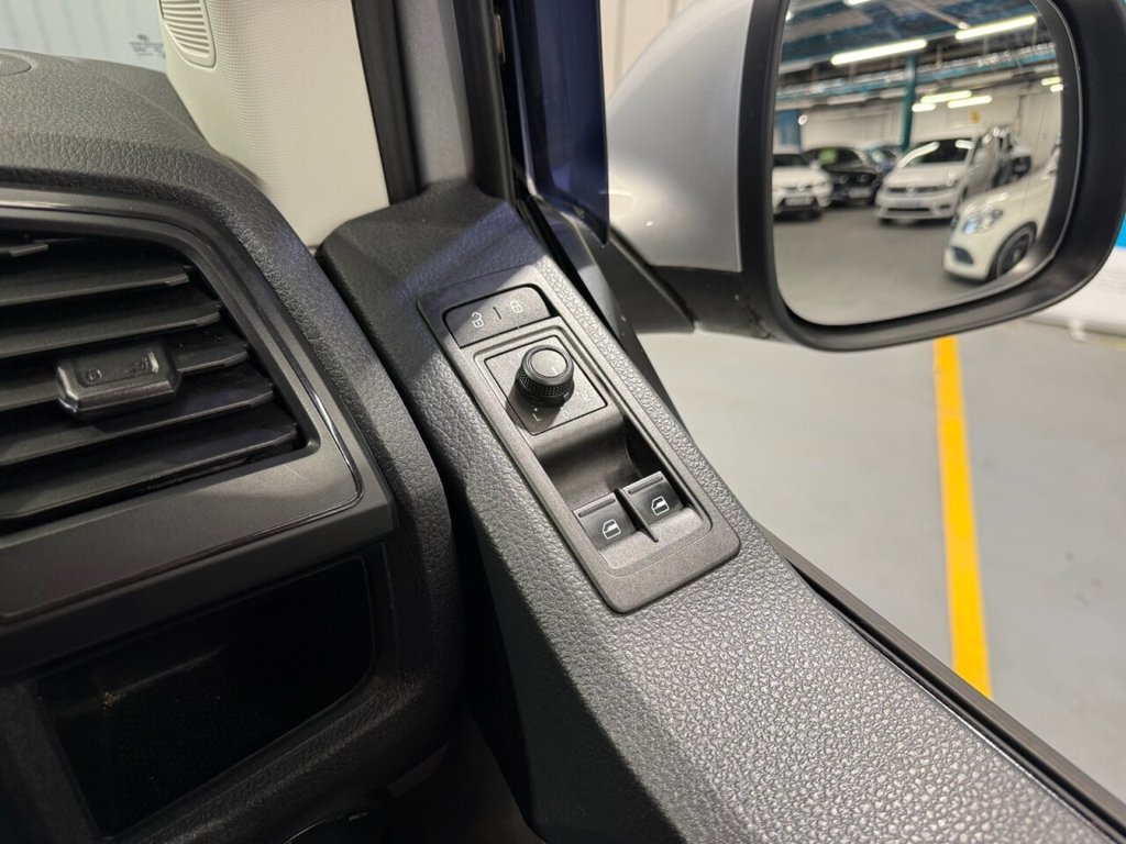 Used Volkswagen Transporter 2018 for sale - 76469964: Photo 28