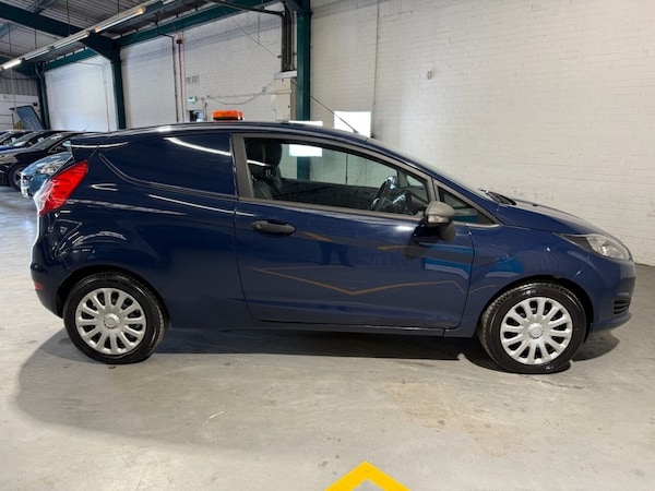Used Ford Fiesta Van 2017 for sale - 75474097: Photo 9