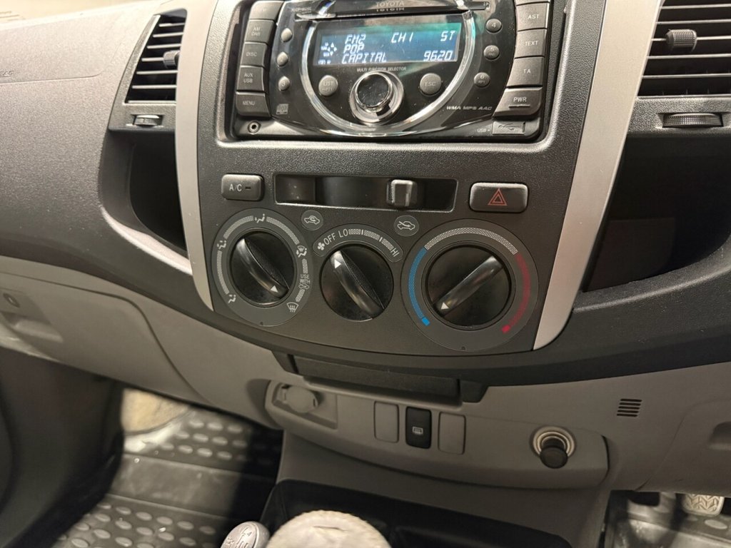 Used Toyota Hilux 2010 for sale - 76345410: Photo 22