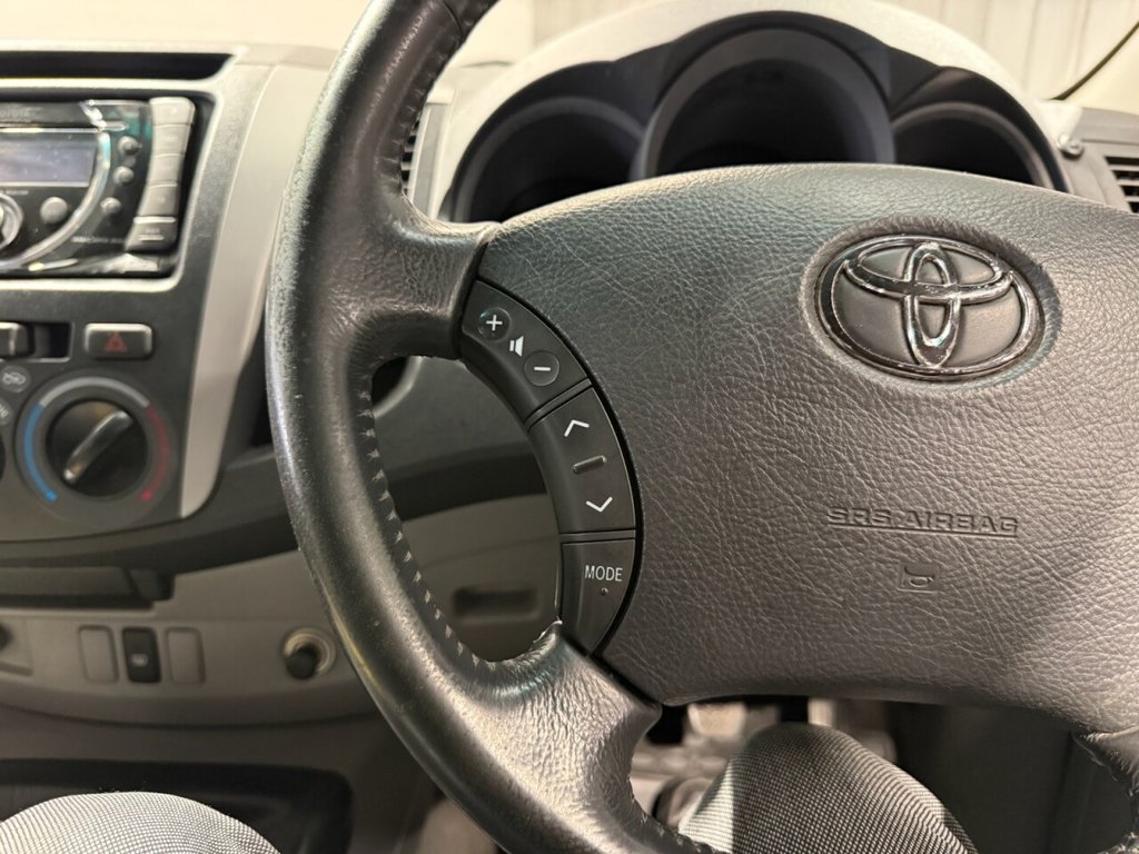 Used Toyota Hilux 2010 for sale - 76345410: Photo 24