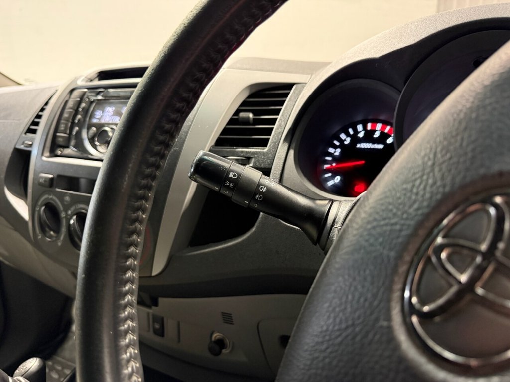 Used Toyota Hilux 2010 for sale - 76345410: Photo 28