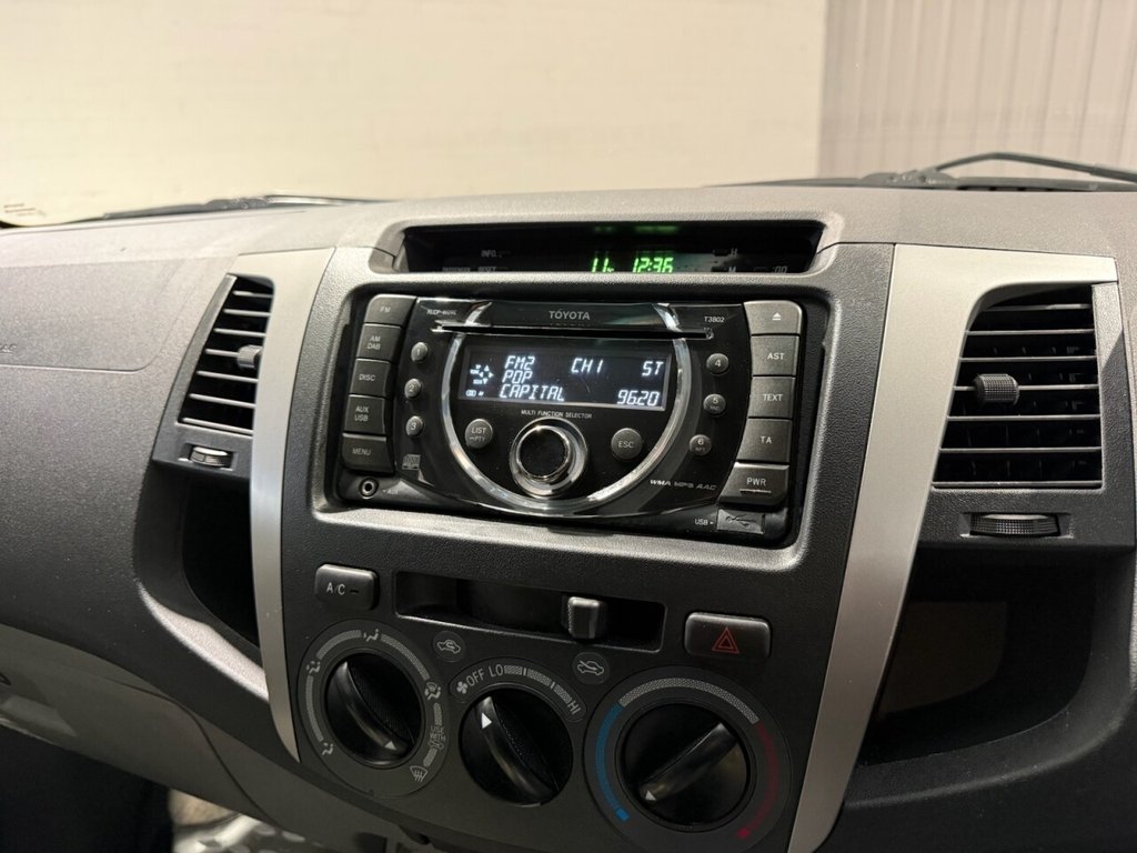 Used Toyota Hilux 2010 for sale - 76345410: Photo 29