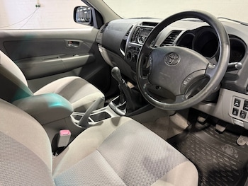 Used Toyota Hilux 2010 for sale - 76345410: Photo