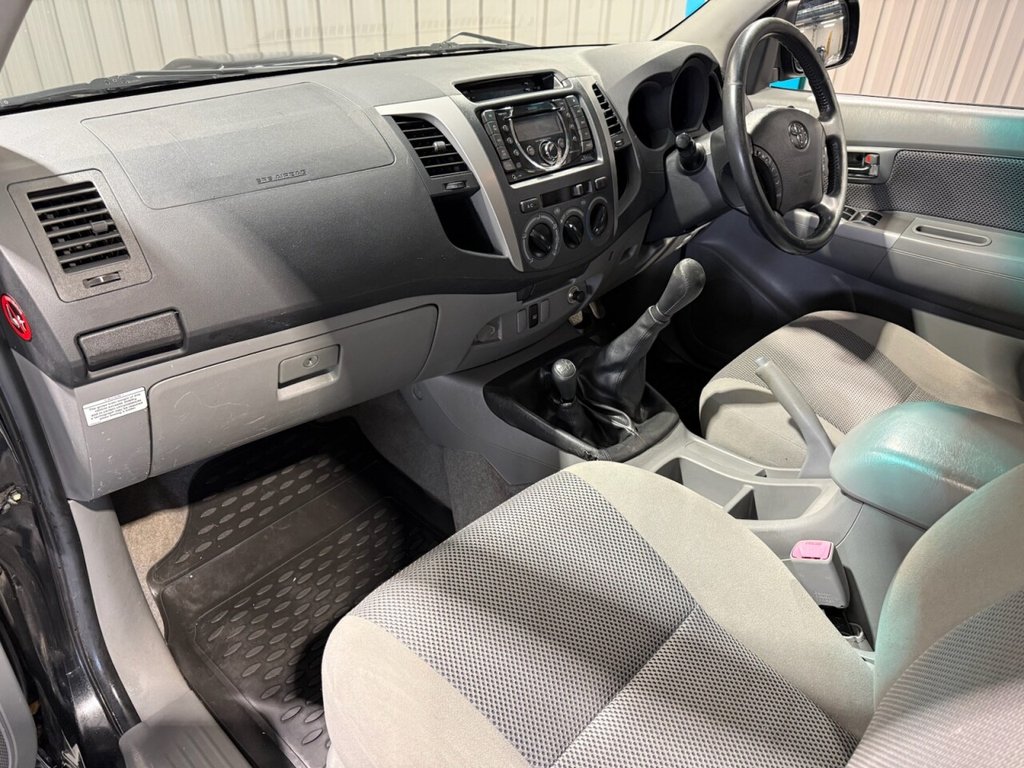 Used Toyota Hilux 2010 for sale - 76345410: Photo 5