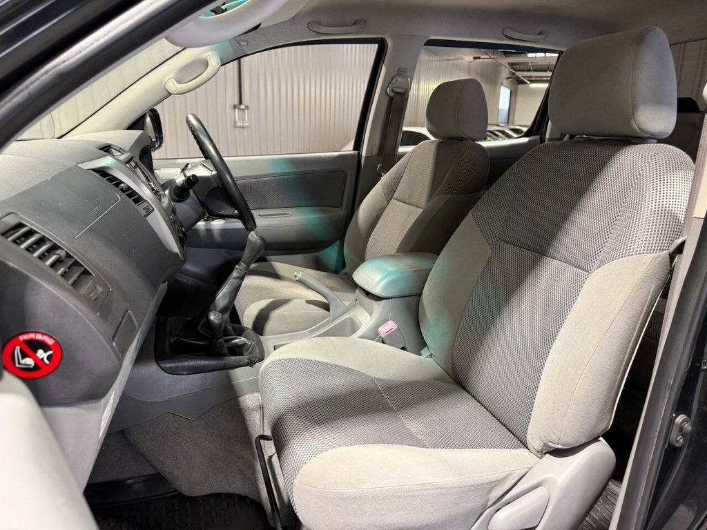 Used Toyota Hilux 2010 for sale - 76345410: Photo 7