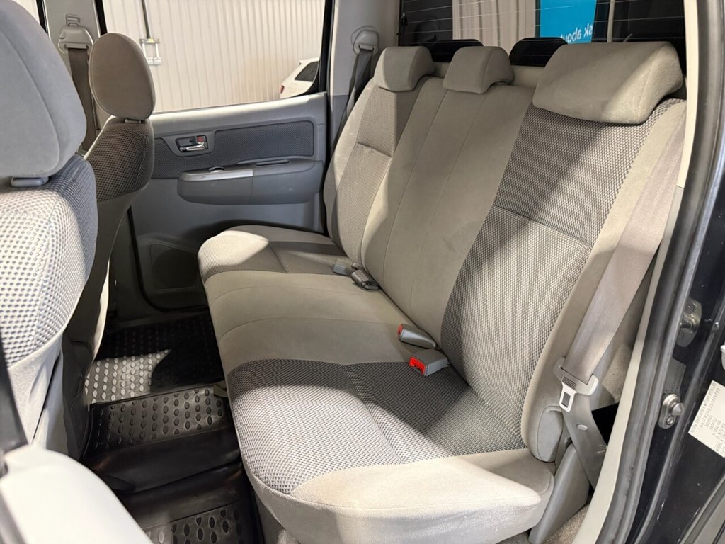 Used Toyota Hilux 2010 for sale - 76345410: Photo 9